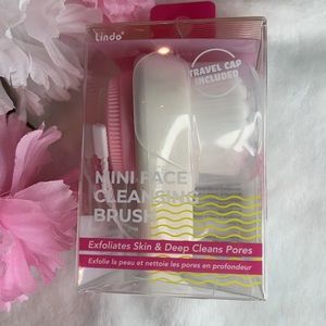 Mini Face Cleansing Brush